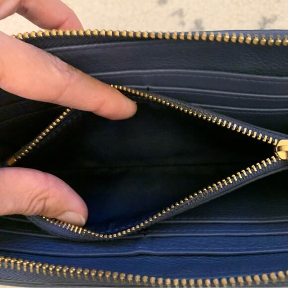 Tory Burch Navy Blue Continental Zip Up Amanda Wallet - Picture 2 of 8